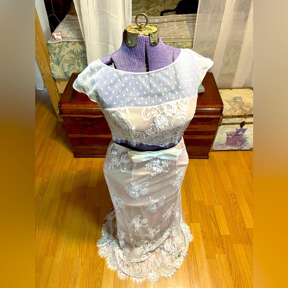 Vintage floral formal two piece gown size 6 by designer Sherri Hill.